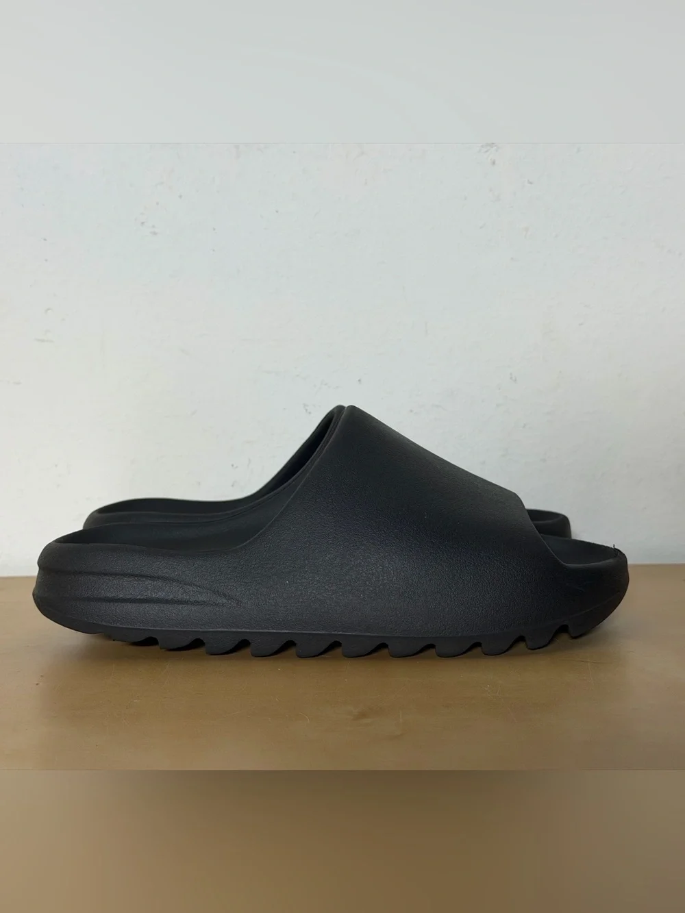 Adidas Yeezy Slide Onyx Size 8